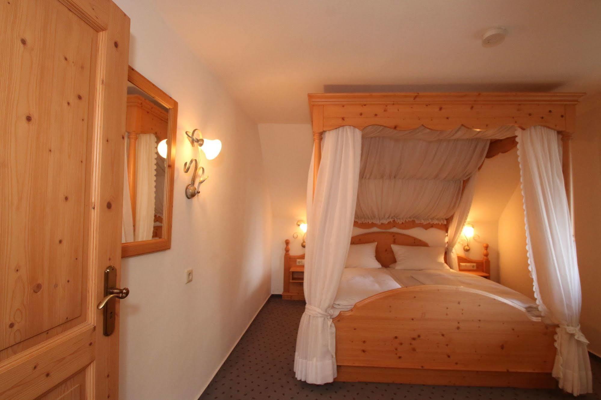 Hotel Landgasthof Adler Altenrond エクステリア 写真