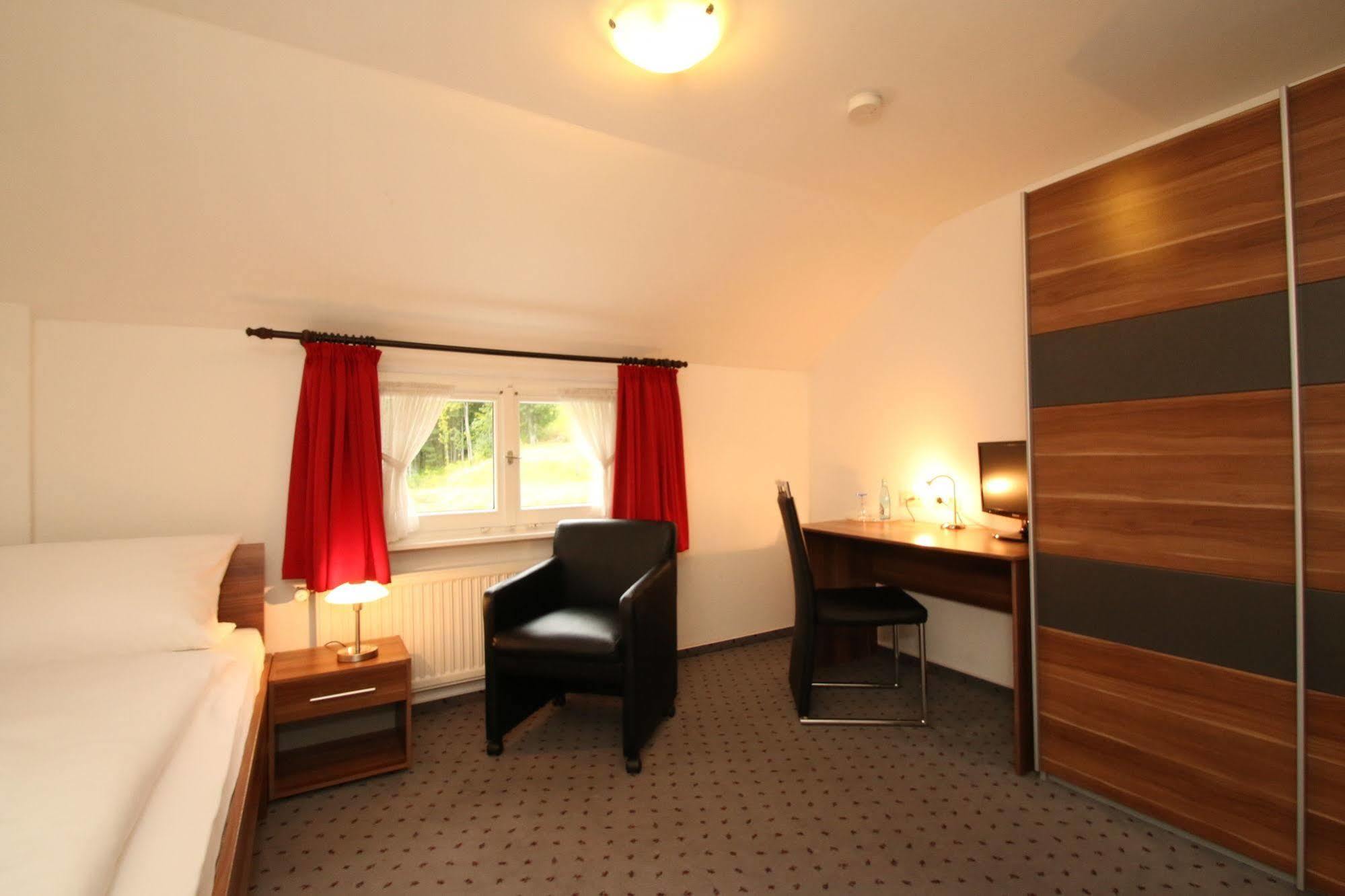 Hotel Landgasthof Adler Altenrond エクステリア 写真