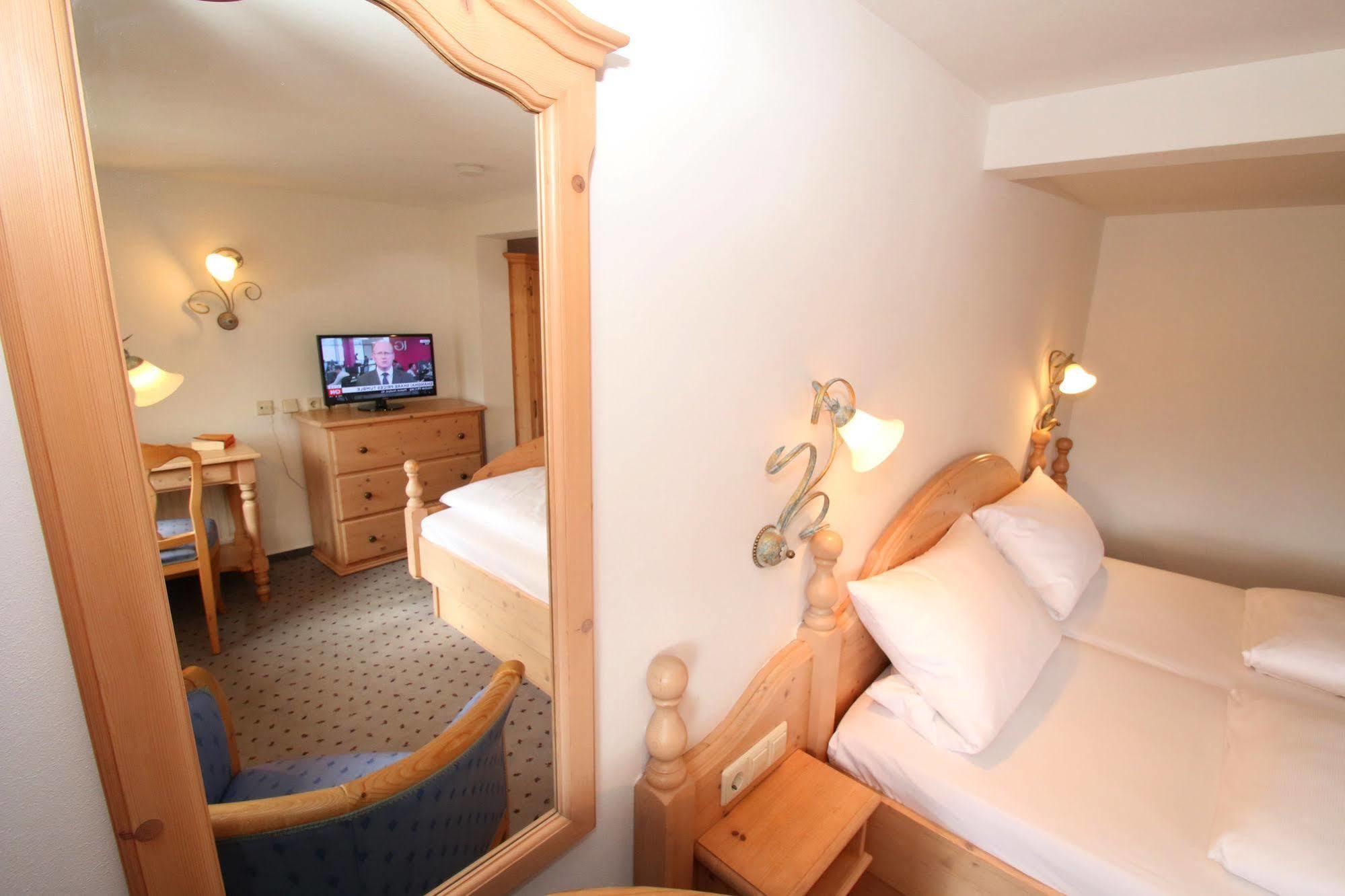 Hotel Landgasthof Adler Altenrond エクステリア 写真