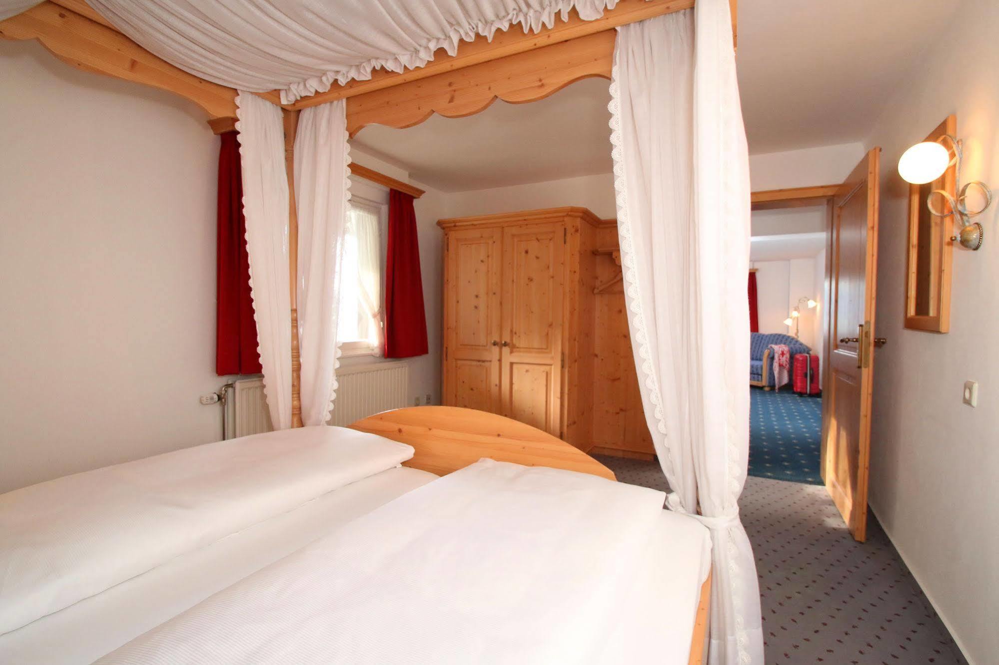 Hotel Landgasthof Adler Altenrond エクステリア 写真