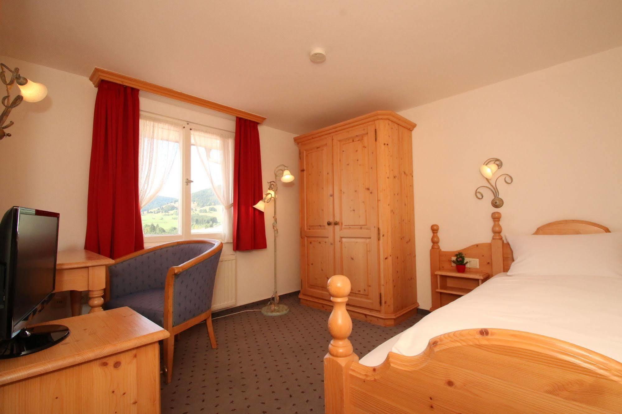 Hotel Landgasthof Adler Altenrond エクステリア 写真